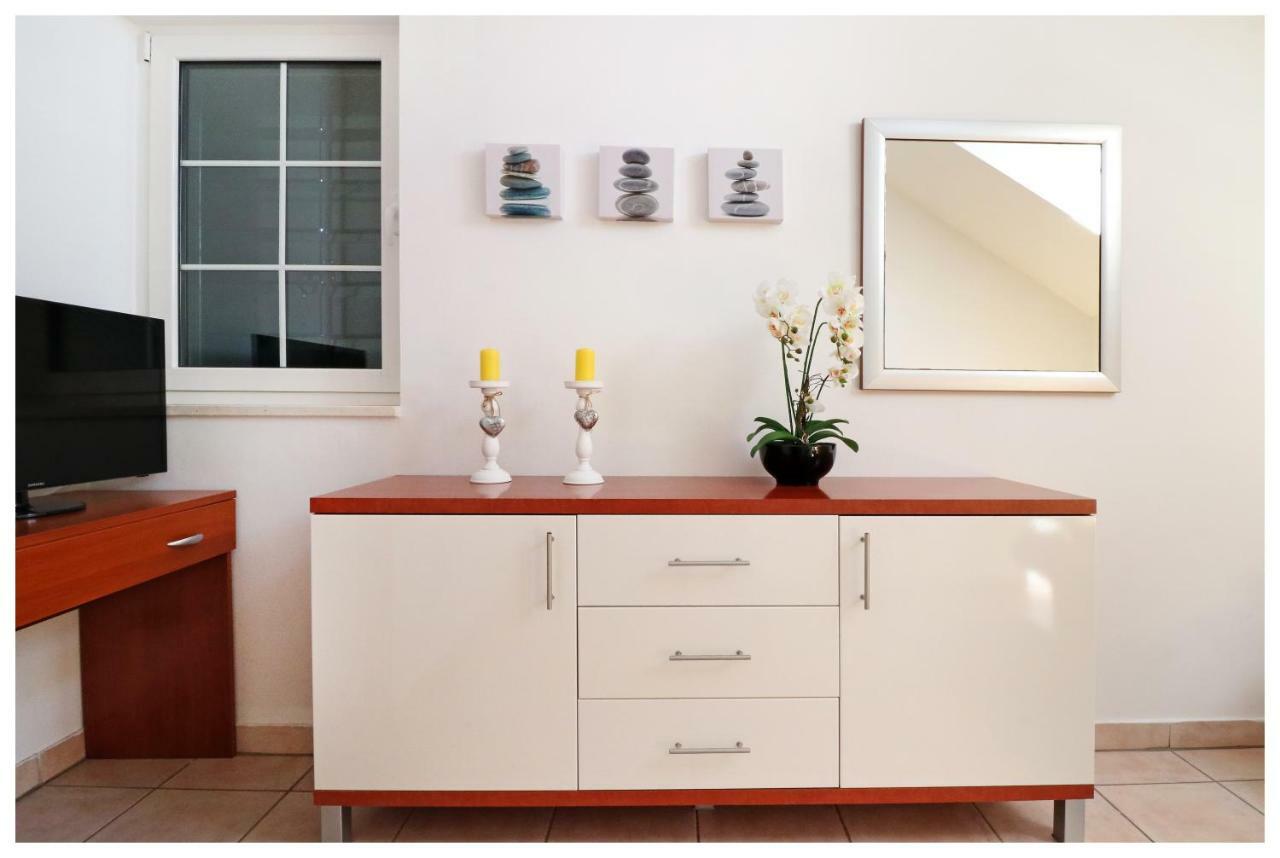 פרימוסטן Apartments Jerko מראה חיצוני תמונה