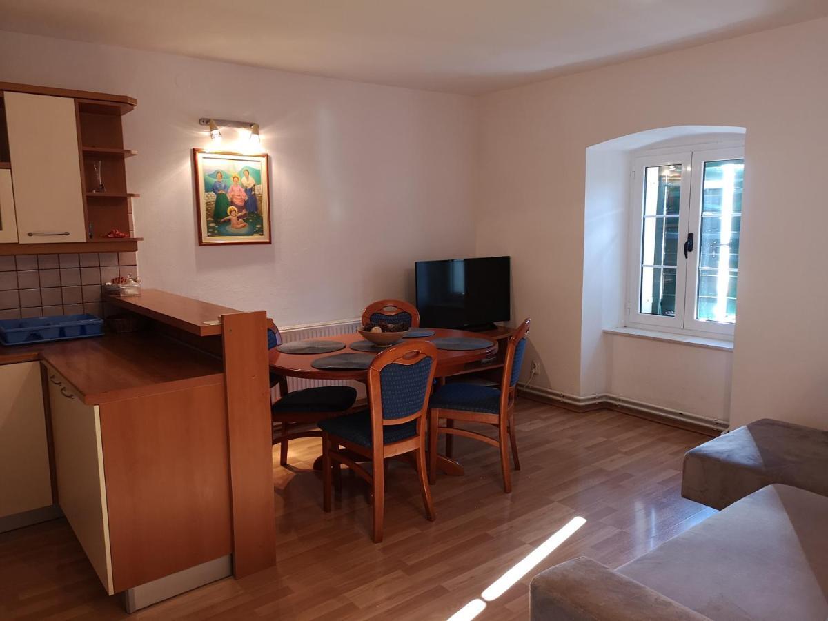 פרימוסטן Apartments Jerko מראה חיצוני תמונה