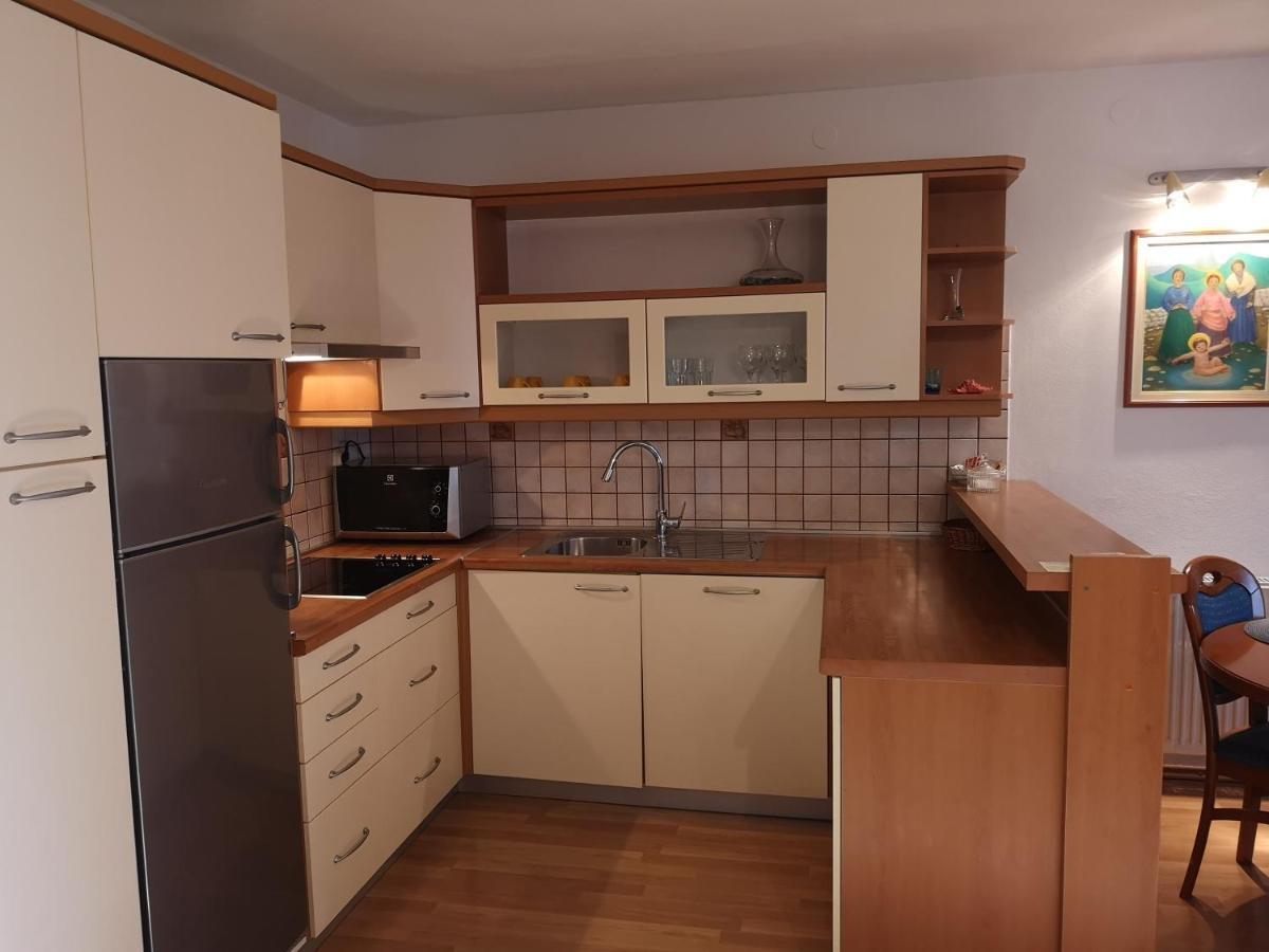 פרימוסטן Apartments Jerko מראה חיצוני תמונה